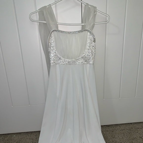 Dance costume - Picture 2 of 2